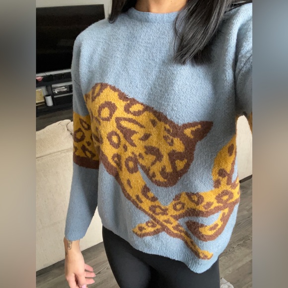 Cheetah cat graphic sweater - Picture 2 of 5